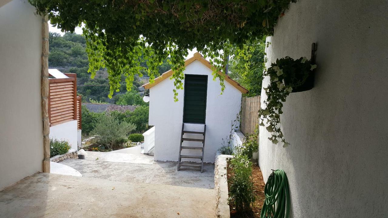 Apartment Cernesa Ražanac Εξωτερικό φωτογραφία